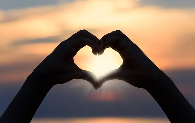 Девы будут популярны у противоположного пола, а Стрельцы должны действовать решительнее: любовный гороскоп на 30 августа