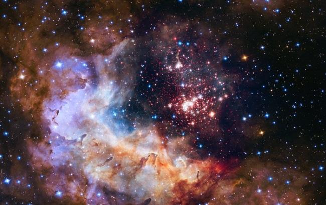 NASA опубликовала снимки звезд-гипергигантов
