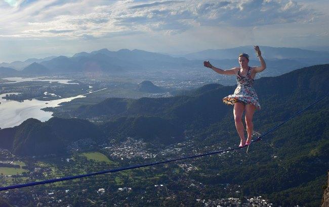 Американка на підборах пройшла по канату на 840-метровій висоті