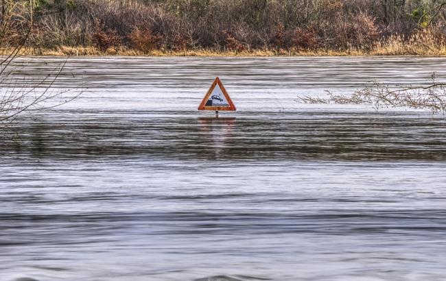 "За хлібом плавали на човнах": жителі Чернігівської області побоюються масштабного паводку