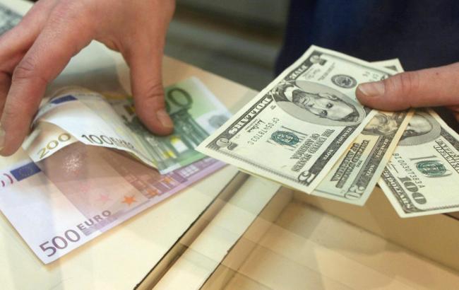 Курс доллара на межбанке 2 октября сохранился на уровне 26,63 гривен/доллар