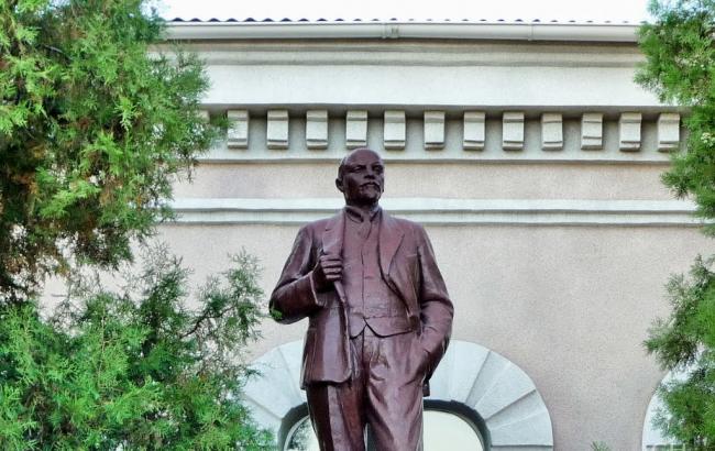 У Запорізькій області комунальники демонтували пам'ятник Леніну