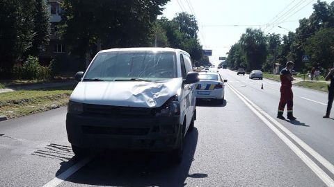 В Харькове автомобиль сбил женщину на пешеходном переходе: она не выжила