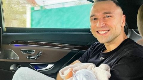 "Холостяк" Михайлюк разом з коханою вперше показали обличчя дочки