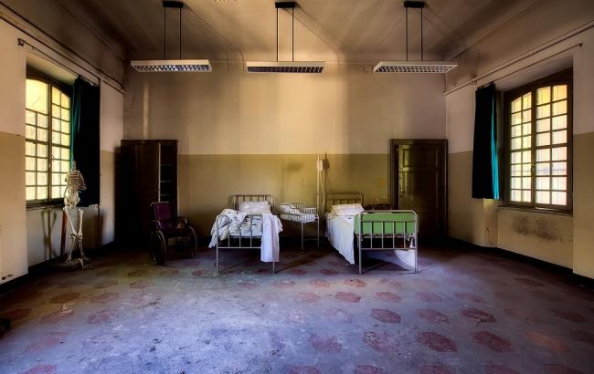 "Можно снимать фильмы ужасов": сеть шокировали условия в инфекционном отделении бориспольской больницы