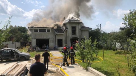 Падение самолета на Прикарпатье: сгорел дом со всеми вещами украинской гандболистки