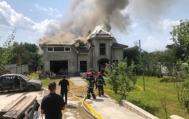 Падіння літака на Прикарпатті: згорів будинок з усіма речами української гандболістки