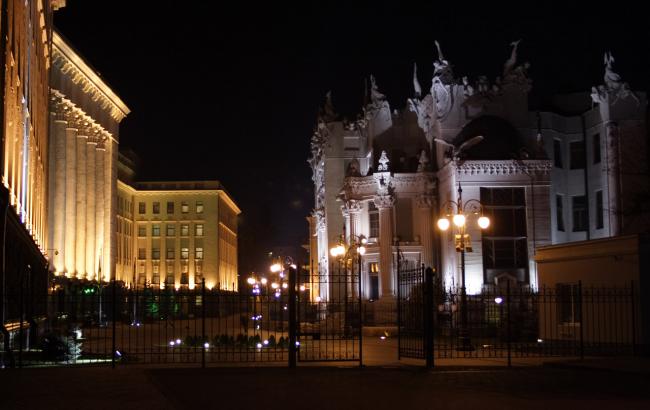 Крымские татары собираются на пикет под Администрацией президента Украины