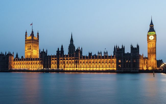 У парламенті Британії знайдено підозрілу речовину, двоє госпіталізованих