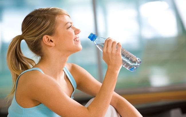 Як правильно пити воду, щоб схуднути