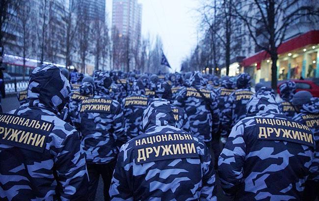 В Киеве несколько десятков человек вышли на митинг против "Национальных дружин"