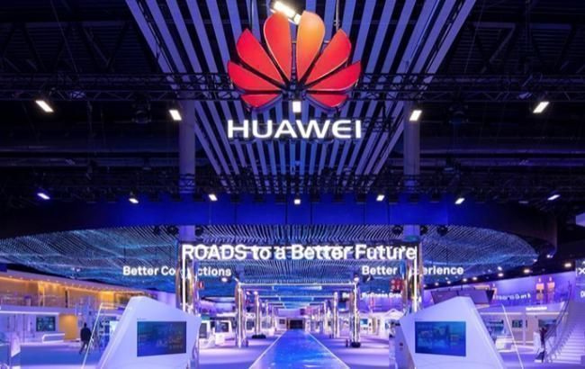Huawei объявили о старте продаж сгибаемого смартфона