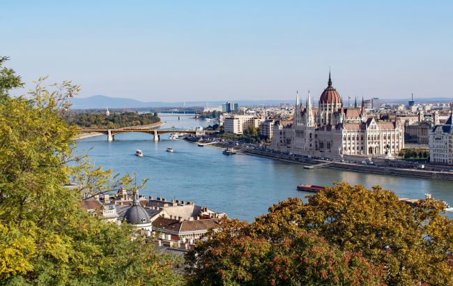 В Угорщині вводять комендантську годину
