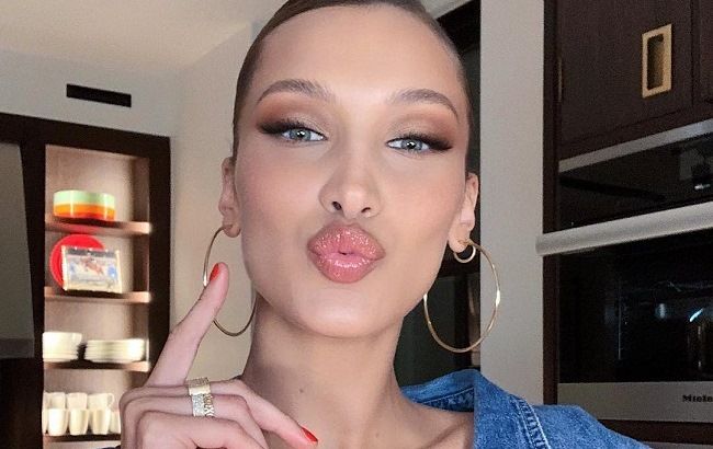 Відвертий комбінезон і солодкі поцілунки: Белла Хадід поділилася спокусливим відео