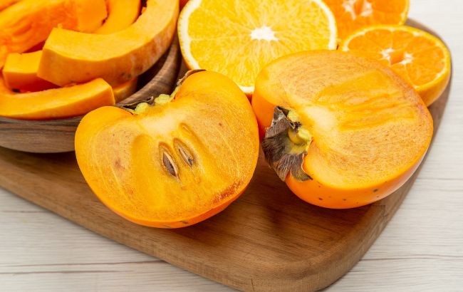 Эксперты рассказали, как правильно выбирать хурму, чтобы она не была терпкой