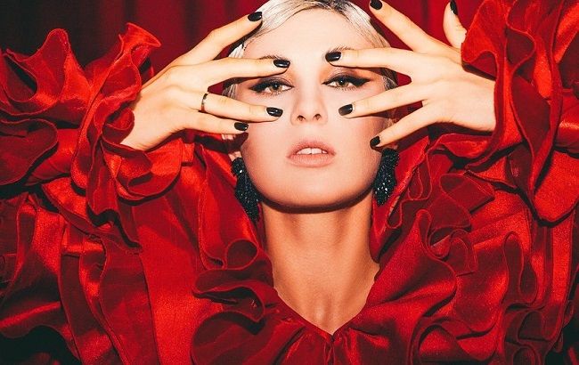 "Мавка": MARUV в мереживах і вінку вразила ніжним образом