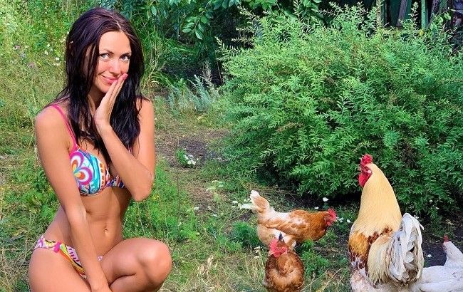 Вика из НеАнгелов показала свои "дачные будни" на красочных фото