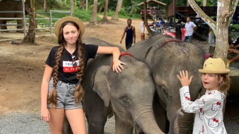 "Какое счастье, что вы есть!" Оля Полякова растрогала сеть фото дочерей-красавиц