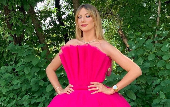 Леся Никитюк примерила стильные образы в яркой фотосессии для глянца