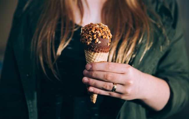 Как есть сладости при лишнем весе: диетолог назвала главные правила