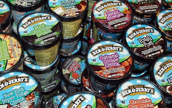 Чемпион по поеданию хотдогов съел почти 6 литров мороженого за 35 минут