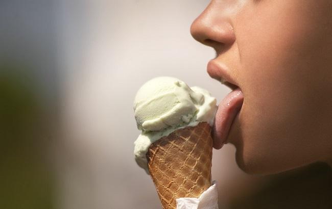 Дієтолог поділилася рецептом "правильного" морозива для поліпшення мікрофлори кишечника