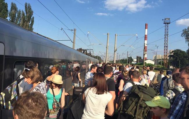 Не топайте, поезд сломаете: состав "Интерсити" вышел из строя, лишь выехав из Киева