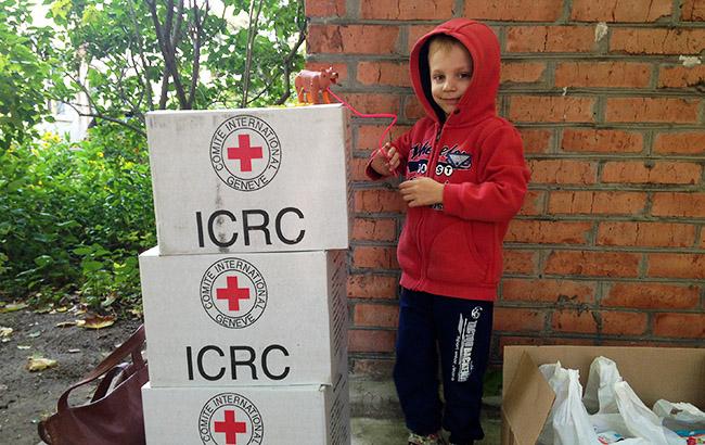 Красный Крест доставил на Донбасс 7 грузовиков с гуманитарной помощью