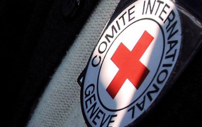 Червоний Хрест направив на Донбас 14 вантажівок з гумдопомогою