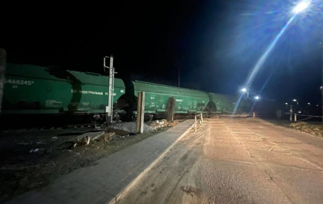 Авария на переезде в Борисполе: движение автомобилей и поездов восстановлено