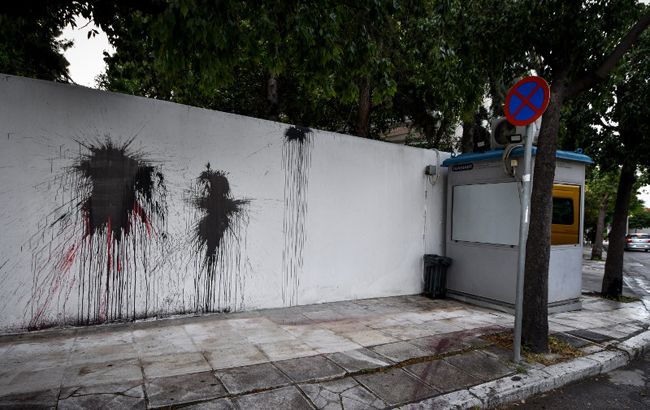 Резиденцию посла США в Греции забросали пакетами с краской