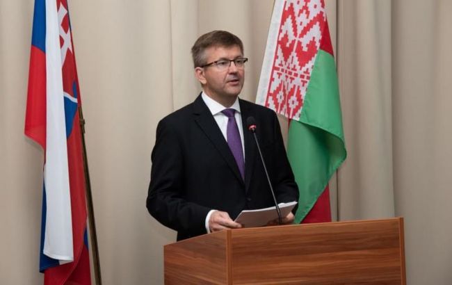 Лукашенко уволил посла, поддержавшего протесты в Беларуси