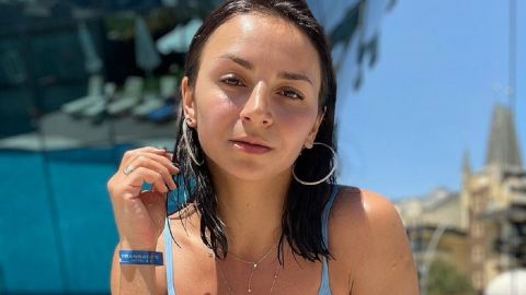 Мокрая и загорелая: Илона Гвоздева показала фигуру в купальнике после вторых родов