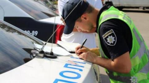 "Заберут все наличные": в Харьковской области патрульные попались на взятке (видео)