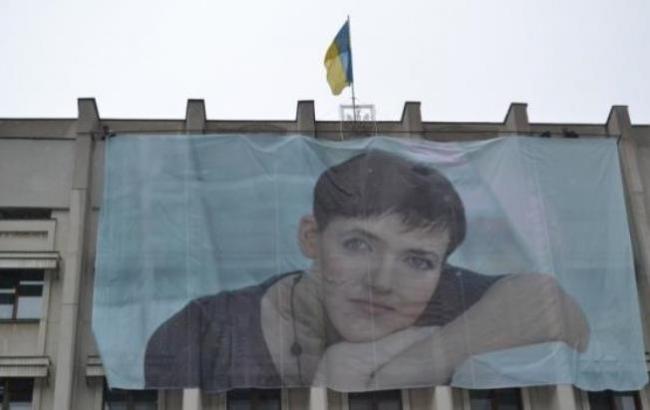 С возвращением: На Одесской ОГА появился портрет Савченко