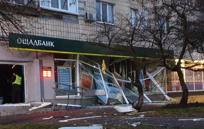 У Києві на Русанівці підірвали відділення банку