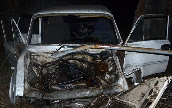 В Донецкой области автомобиль въехал в мост, есть жертвы