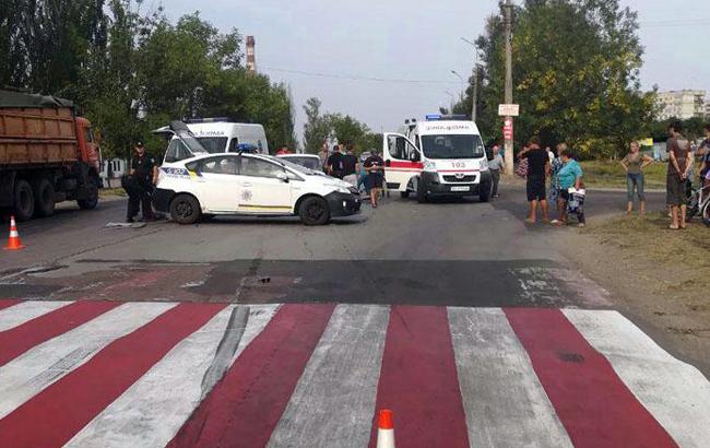 В Мариуполе автомобиль сбил женщину с ребенком на пешеходном переходе