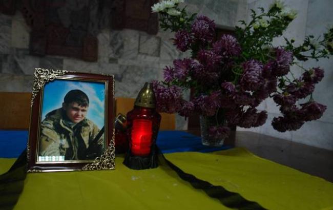 В Івано-Франківській області попрощалися з 21-річним бійцем, який загинув в зоні АТО (фото)
