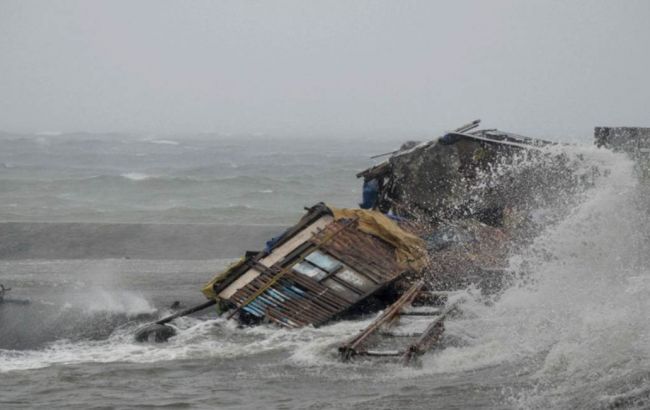 Через тайфун на Філіппінах евакуювали 10 тис. осіб