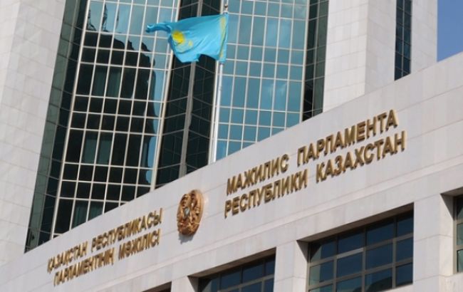 Парламент Казахстана единогласно проголосовал за самороспуск