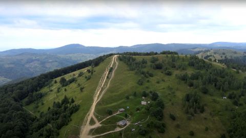 Горы, водопад и скалы-гиганты: самые интересные локации в Яремче для мини-отпуска