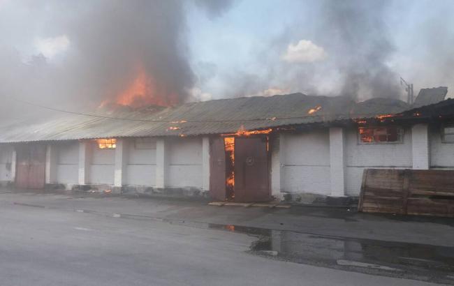 У Вінницькій області горить зерносховище