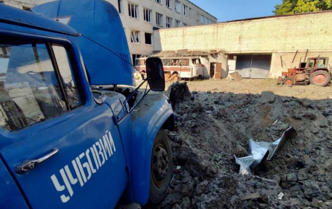 Окупанти вдарили ракетою по навчальному закладу Харкова (фото)
