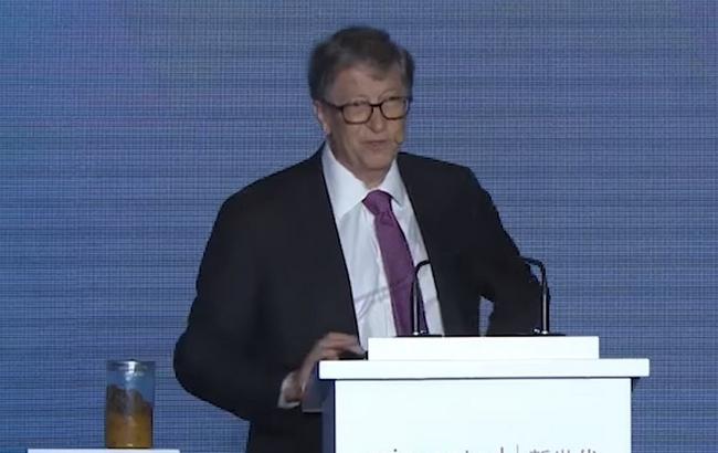 Новое изобретение: на презентацию новинки Билл Гейтс принес банку с фекалиями