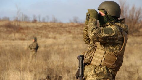 На Донбассе от минометного обстрела пострадал военный