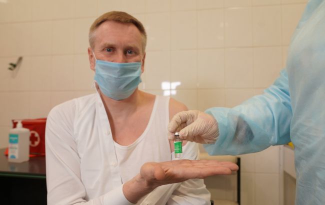 Глава Нацслужби здоров'я вакцинувався від коронавірусу