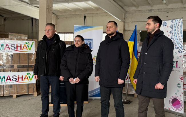 Світло в школах і лікарнях: Ізраїль передав Київщині понад 100 систем резервного живлення