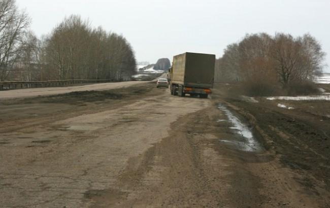 Российский мэр: "Не приживается у нас асфальт, отторгает его земля"