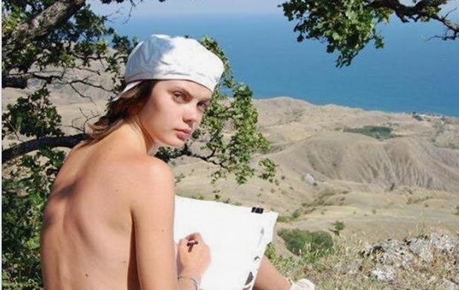 Основательница Femen покончила жизнь самоубийством: все подробности